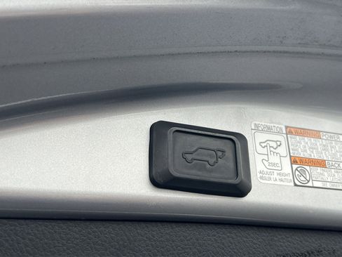 Used 2017 Toyota RAV4 Limited image 24