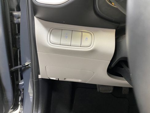 Used 2024 Hyundai Venue SEL image 33