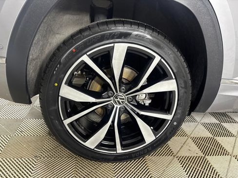 Used 2024 Volkswagen Atlas Cross Sport SEL Premium R-Line AWD/4WD image 30
