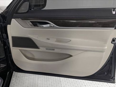 Used 2017 BMW 740i RWD image 23