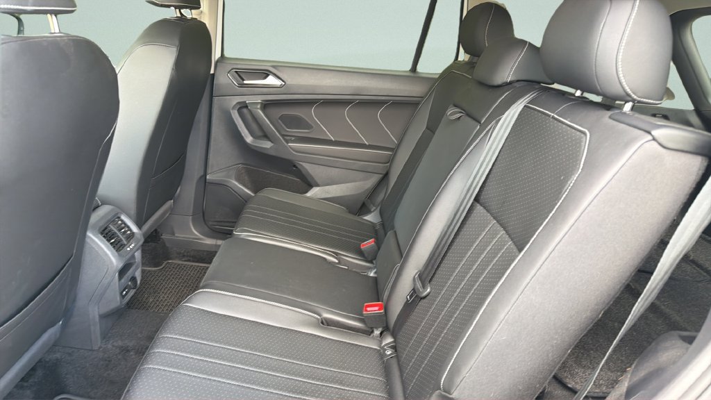 Used 2024 Volkswagen Tiguan SE FWD image 31