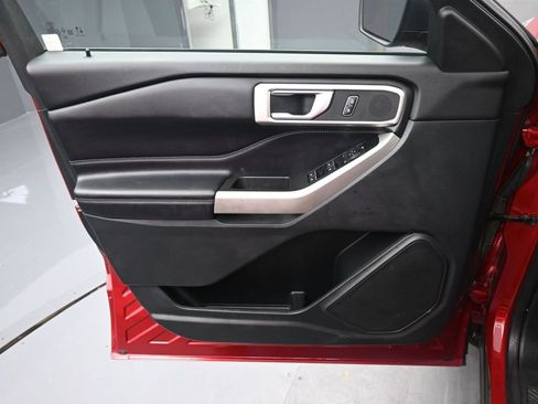 Certified 2020 Ford Explorer XLT w/ Equipment Group 202A image 13