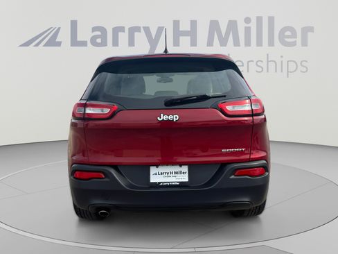 Used 2015 Jeep Cherokee Sport FWD image 4