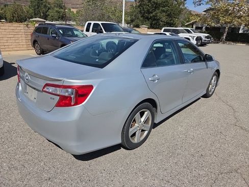 Used 2012 Toyota Camry SE w/ Leather Pkg FWD image 5