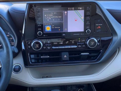 Used 2020 Toyota Highlander Limited image 6