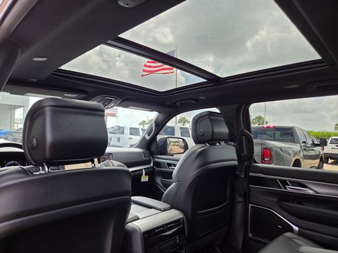 New 2026 Jeep Grand Wagoneer L 4WD image 23