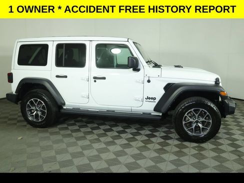 Used 2022 Jeep Wrangler Unlimited Sport w/ Sun And Sound Package AWD/4WD image 3
