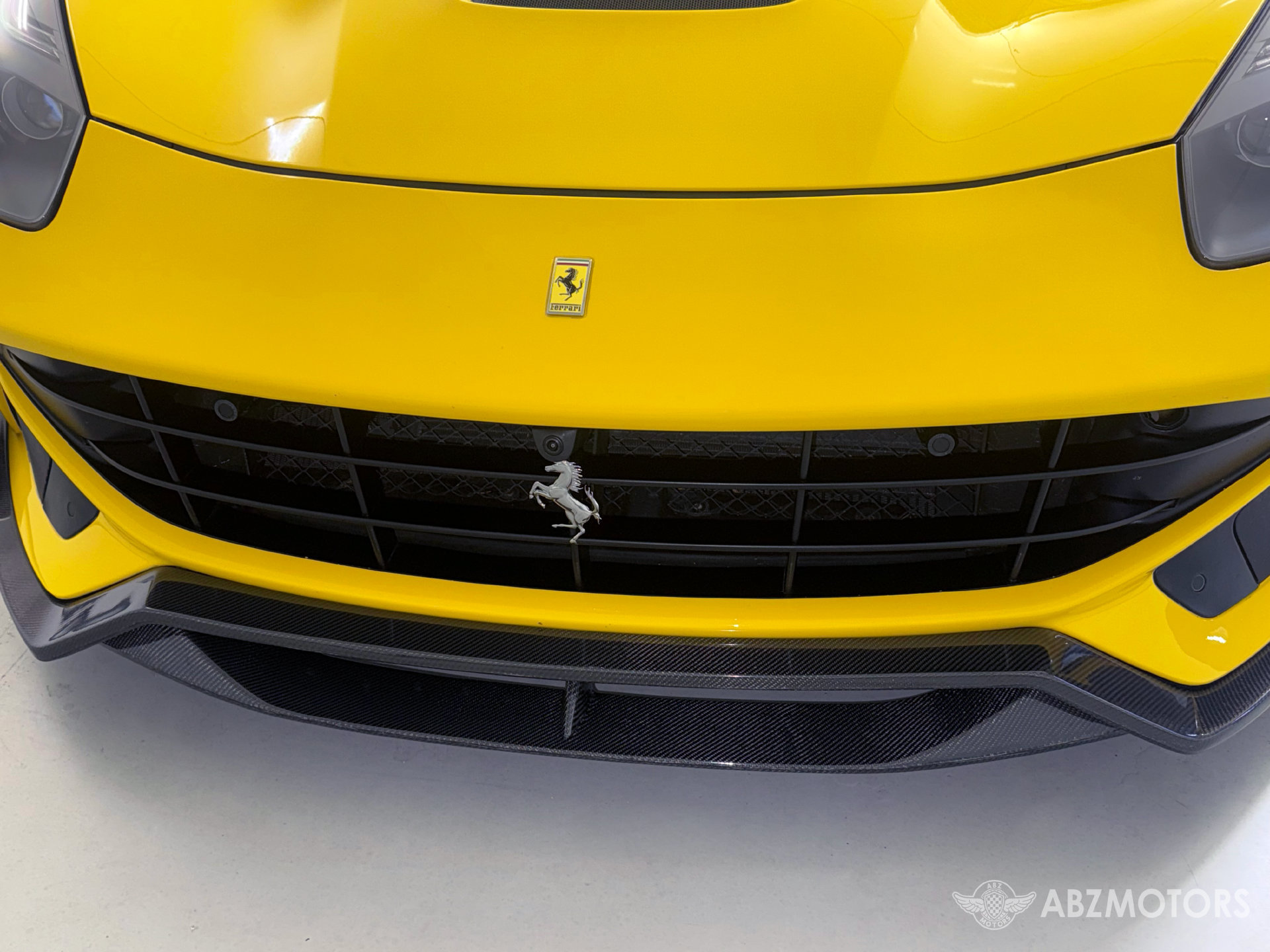Used 2015 Ferrari F12 Berlinetta RWD image 9