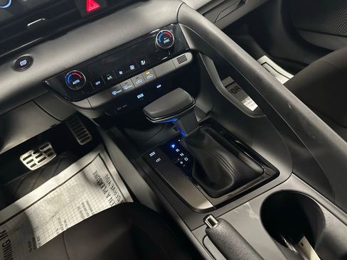 Used 2025 Hyundai Elantra Sport image 34