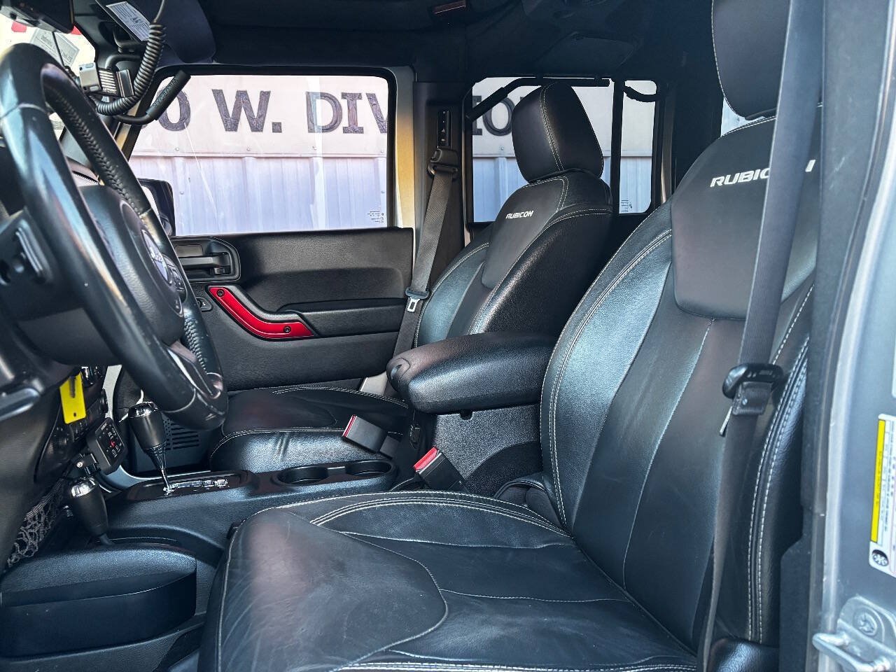 Used 2015 Jeep Wrangler Unlimited Rubicon w/ Connectivity Group AWD/4WD image 14