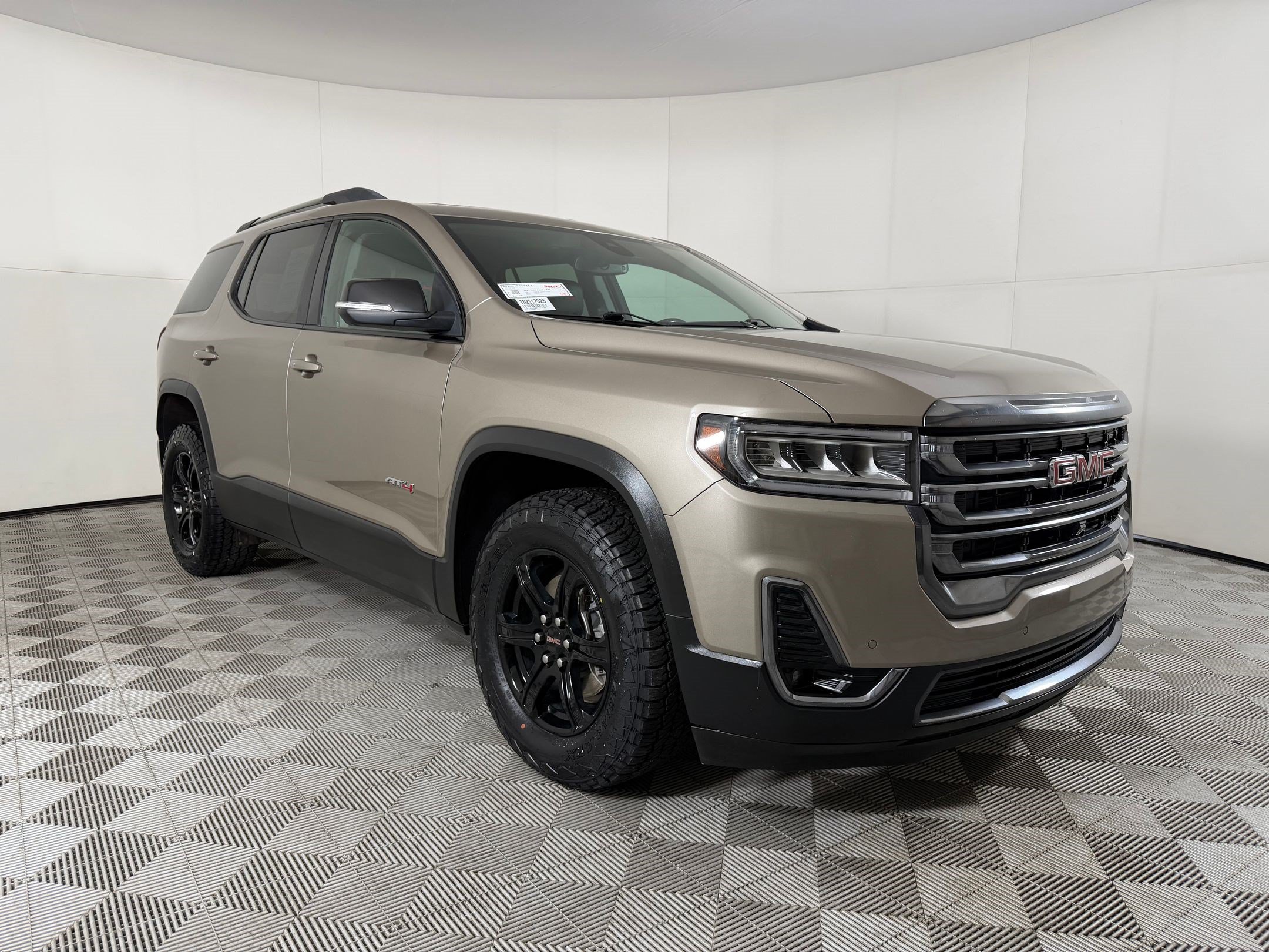 Used 2022 GMC Acadia AT4 w/ Technology Package AWD/4WD image 7