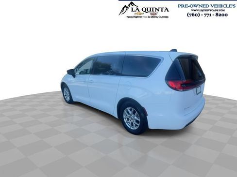 Used 2024 Chrysler Pacifica Touring-L image 2