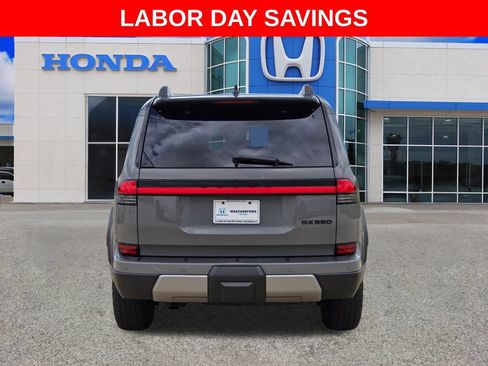 Used 2024 Lexus GX 550 AWD/4WD image 4