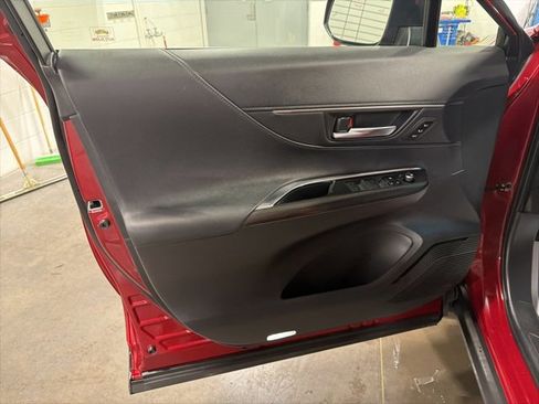 Used 2021 Toyota Venza XLE w/ Softex Package image 7