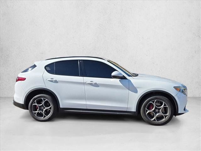 Used 2018 Alfa Romeo Stelvio Sport w/ Quick Order Package 22J Sport AWD/4WD image 4
