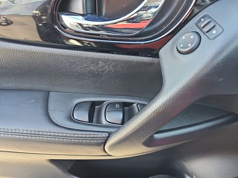 Used 2020 Nissan Rogue Sport SV image 27