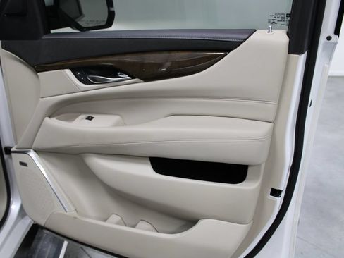 Used 2020 Cadillac Escalade Premium Luxury AWD/4WD image 25
