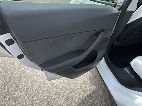 Used 2022 Tesla Model Y Performance image 23