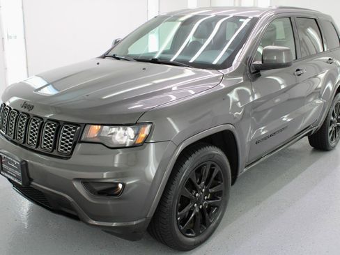 Used 2019 Jeep Grand Cherokee Altitude AWD/4WD image 4