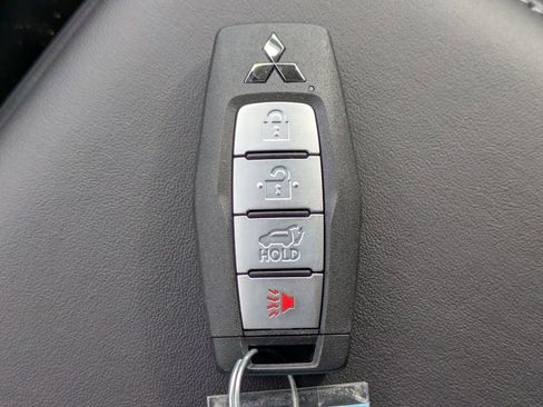 New 2026 Mitsubishi Outlander SE image 33