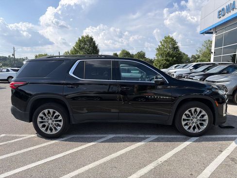 Used 2022 Chevrolet Traverse LT FWD image 6
