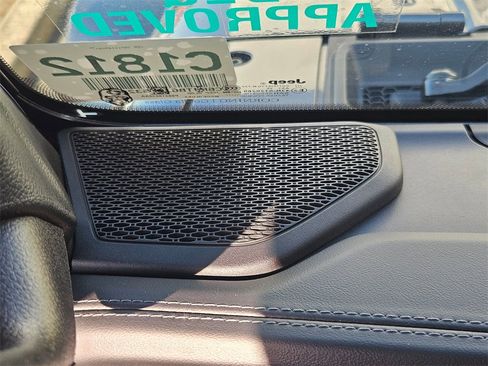 Certified 2025 Jeep Gladiator Rubicon w/ Convenience Group image 12