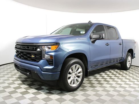 Used 2024 Chevrolet Silverado 1500 Custom image 3