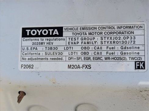 Used 2025 Toyota Corolla Cross AWD Hybrid w/ Moonroof Package image 21