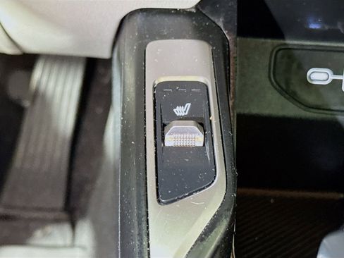 Used 2024 Kia Sorento S FWD image 18