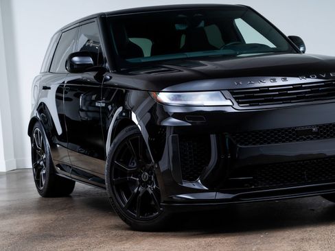 Used 2024 Land Rover Range Rover Sport AWD/4WD image 2