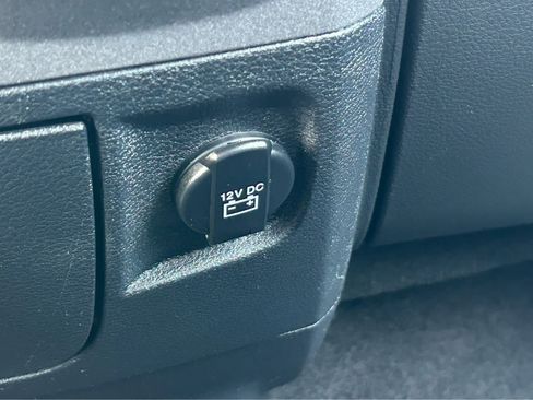 Used 2017 RAM 1500 Express RWD image 33