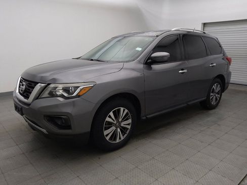 Used 2017 Nissan Pathfinder SV FWD image 2