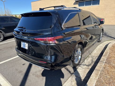 Used 2022 Toyota Sienna Platinum image 5