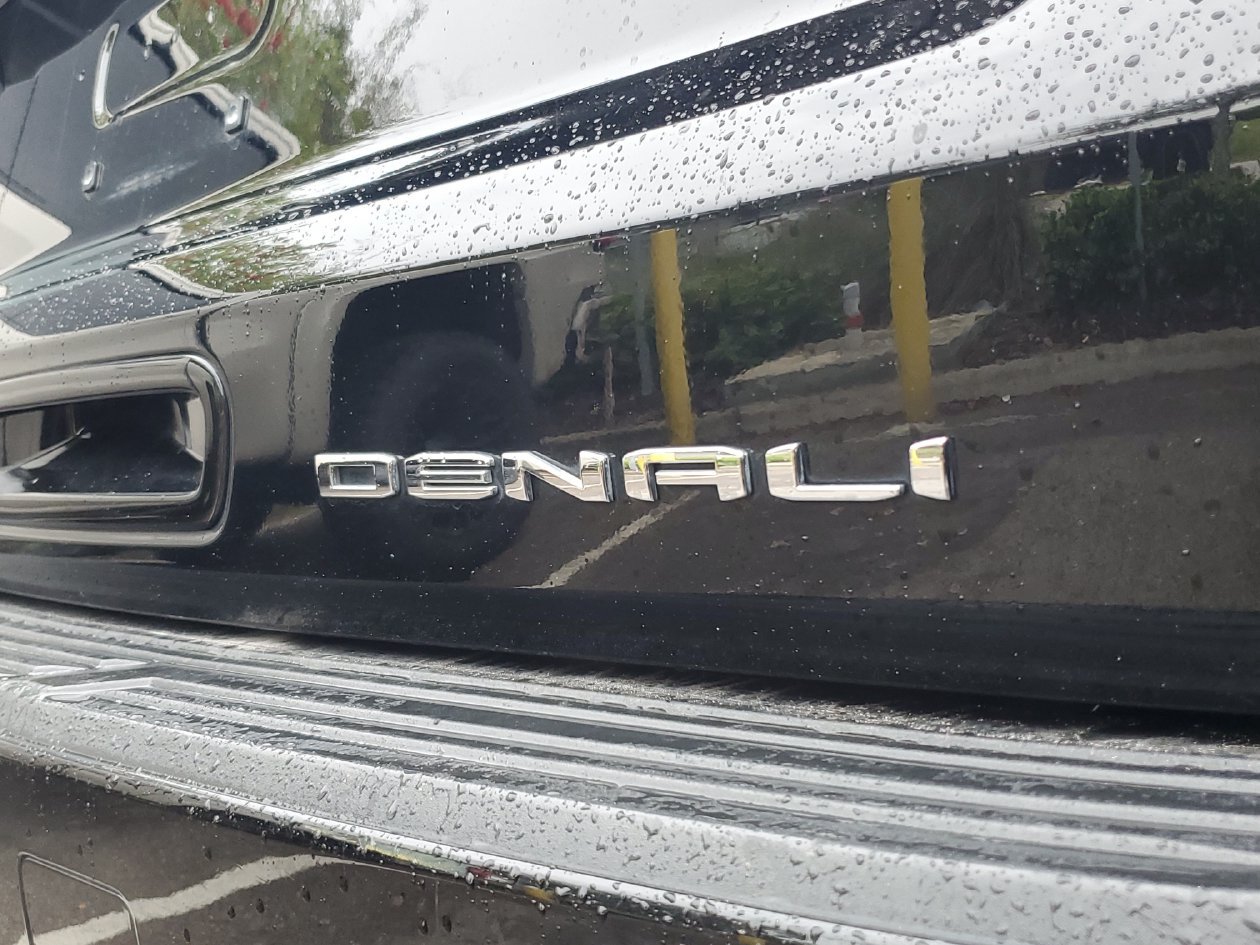 Used 2021 GMC Yukon XL Denali w/ Denali Premium Package AWD/4WD image 8