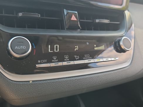Used 2025 Toyota Corolla LE FWD image 17