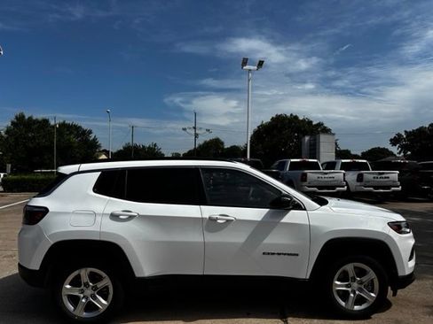 Certified 2024 Jeep Compass Latitude AWD/4WD image 4