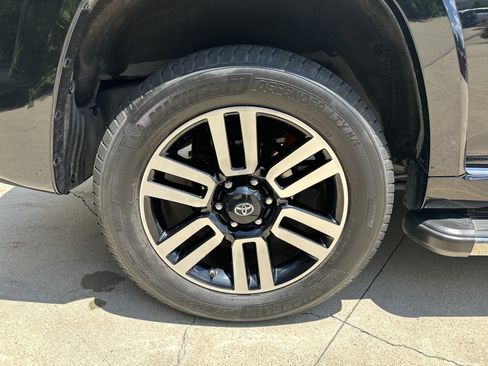 Used 2017 Toyota 4Runner Limited AWD/4WD image 34