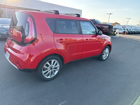 Used 2018 Kia Soul + FWD image 13