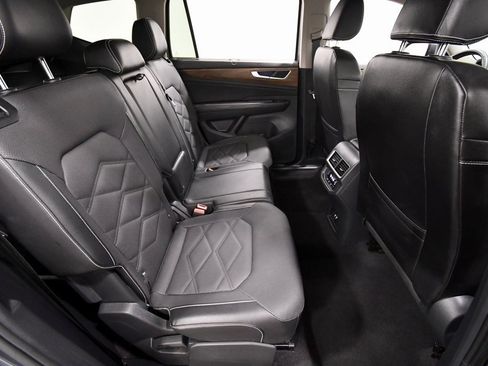 Used 2024 Volkswagen Atlas SE image 17