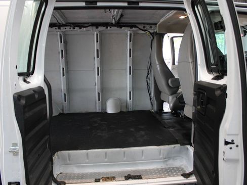 Used 2019 GMC Savana 3500 w/ Driver Convenience Package RWD image 14