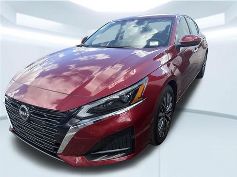 Used 2023 Nissan Altima 2.5 SV w/ SV Premium Package FWD image 4
