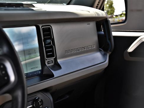 Used 2022 Ford Bronco Wildtrak AWD/4WD image 9
