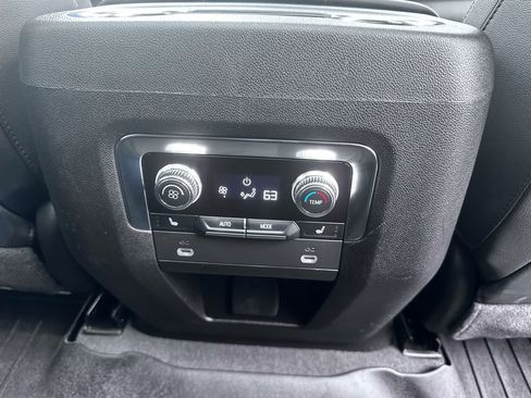 Used 2024 GMC Yukon AT4 image 39