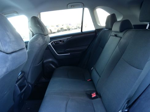 Used 2020 Toyota RAV4 LE image 15