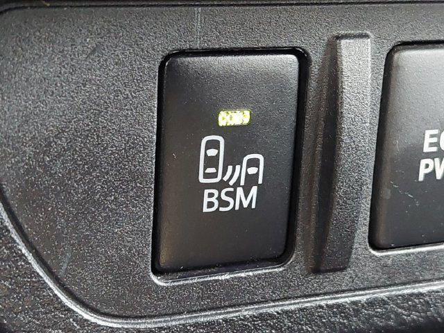 Used 2021 Toyota Tacoma TRD Off-Road w/ Technology Package AWD/4WD image 17
