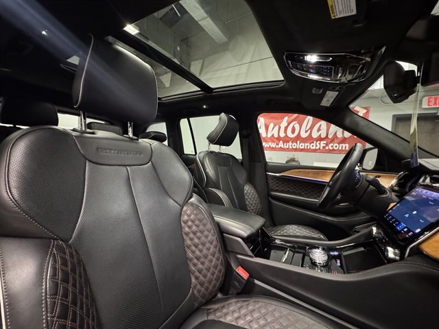Used 2023 Jeep Grand Cherokee Summit AWD/4WD image 13