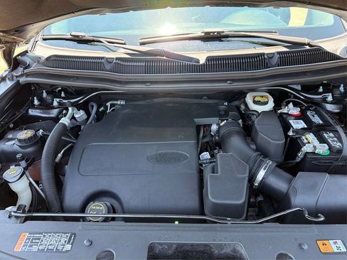 Used 2016 Ford Explorer XLT w/ Equipment Group 202A FWD image 12