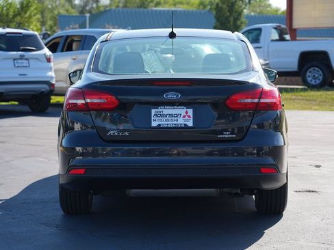 Used 2015 Ford Focus SE FWD image 4