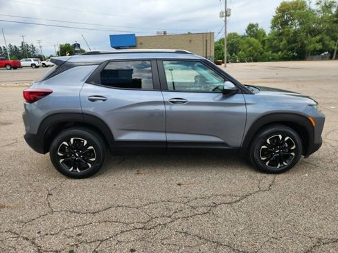 Used 2022 Chevrolet TrailBlazer LT AWD/4WD image 3