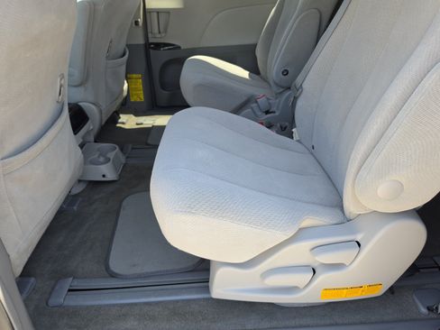 Used 2013 Toyota Sienna LE FWD image 12